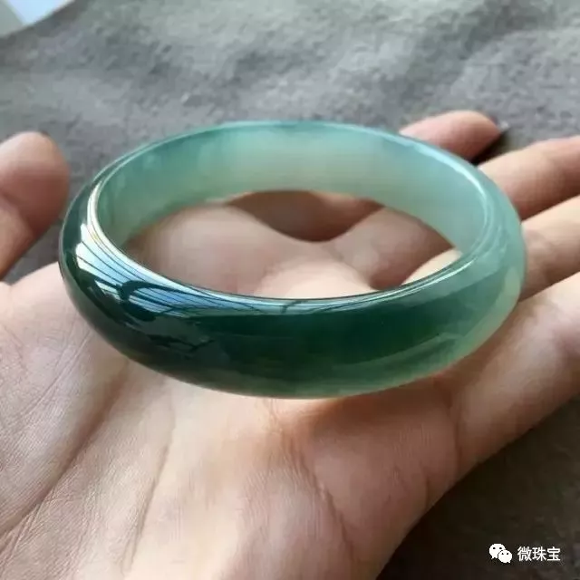 如何挑選翡翠手鐲？什么樣的翡翠手鐲好【推薦