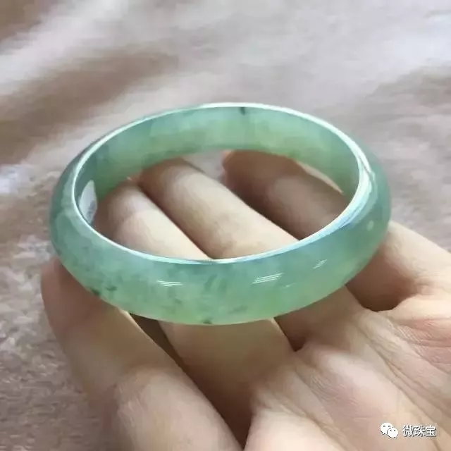 如何挑選翡翠手鐲？什么樣的翡翠手鐲好【推薦