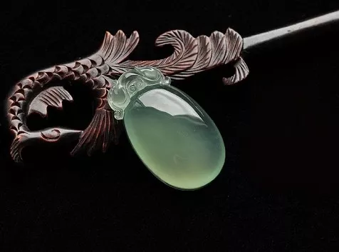 如何佩戴翡翠，才能好運滾滾來？【翡翠佩戴技