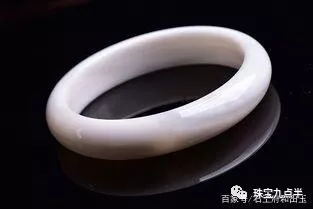 金絲玉手鐲適合什么人？金絲玉功效與作用