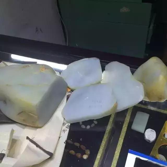 也許只有土豪才這樣玩籽料！