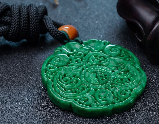花青翡翠的特點是什么？如何挑選花青翡翠？