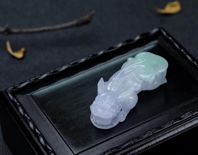 春帶彩翡翠價值高嗎？春帶彩該如何選？ -翡翠
