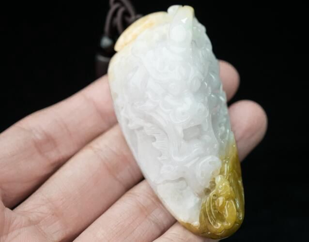 翡翠手把件要如何把玩？翡翠手把件有何功效？