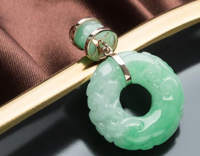 帶翡翠的好處有哪些？翡翠真的能養人嗎？ -翡翠