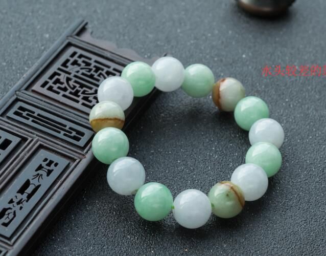翡翠水頭指的是什么？豆種翡翠是不是沒有水頭