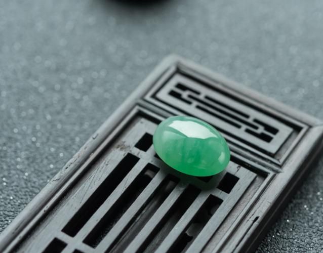 翡翠戒面價格為什么這么貴？翡翠戒面價格高的