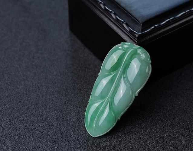 綠色翡翠-黃金首飾網 綠色翡翠的種類有哪些?簡單介紹綠色翡翠 -翡翠