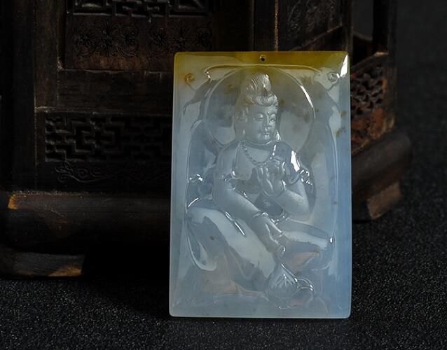 翡翠觀音掛件該如何挑選？什么樣的觀音值得請