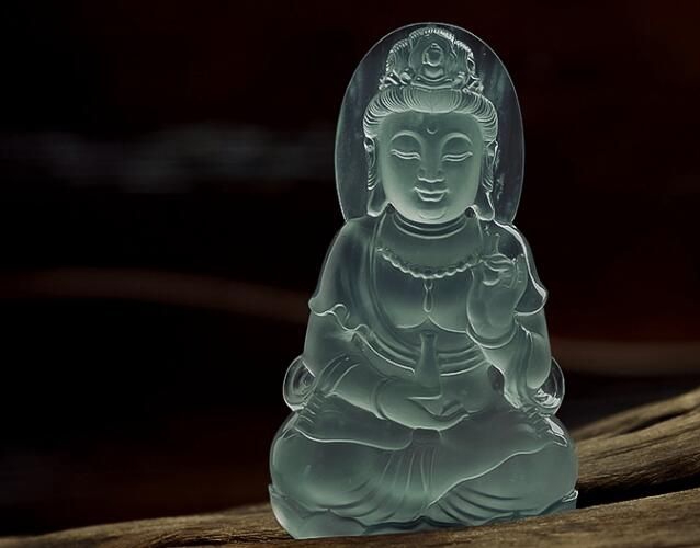 翡翠觀音掛件該如何挑選？什么樣的觀音值得請