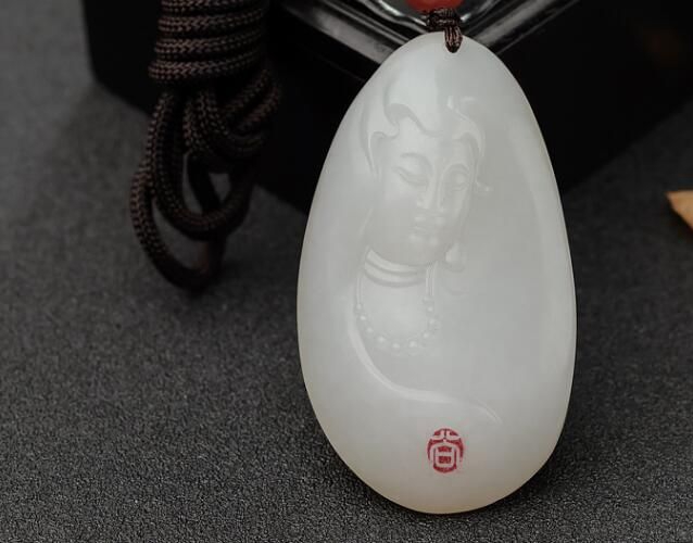 和田羊脂白玉是不是白玉？和田白玉和羊脂玉是