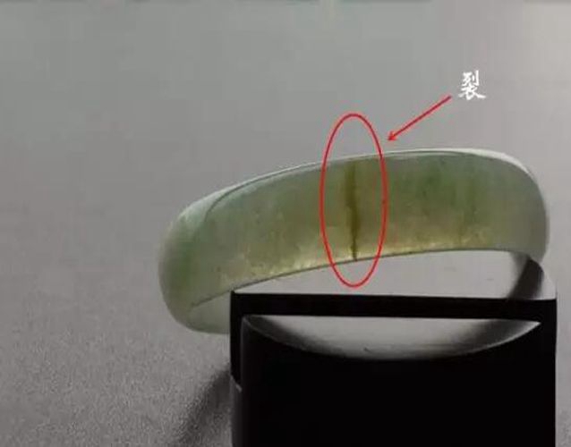 翡翠裂紋該如何分辨？翡翠裂紋和石紋的區別？