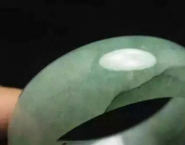 翡翠裂紋該如何分辨？翡翠裂紋和石紋的區別？