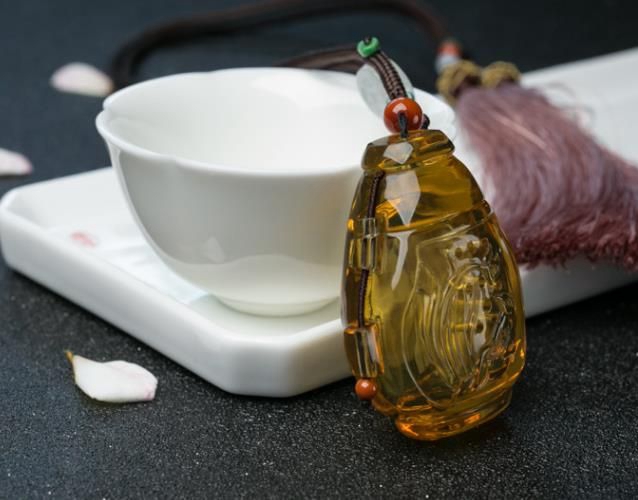琥珀功效有哪些？佩戴琥珀的功效 -蜜蠟琥珀
