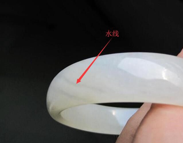 和田玉水線是什么？和田玉有水線究竟好不好？