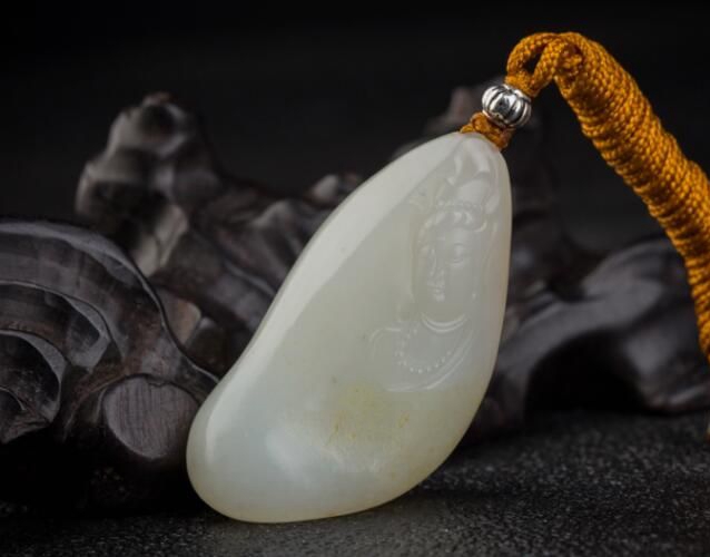 羊脂玉多少錢一克？越白的羊脂玉越值錢嗎？