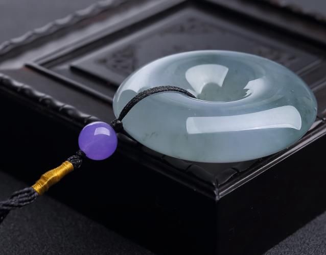 翡翠平安扣的寓意是什么？都有哪些款式？ -翡翠