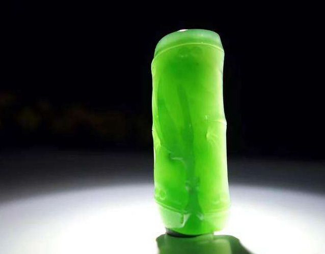 和田玉中的蘋果綠到底有沒有價值？ -和田玉