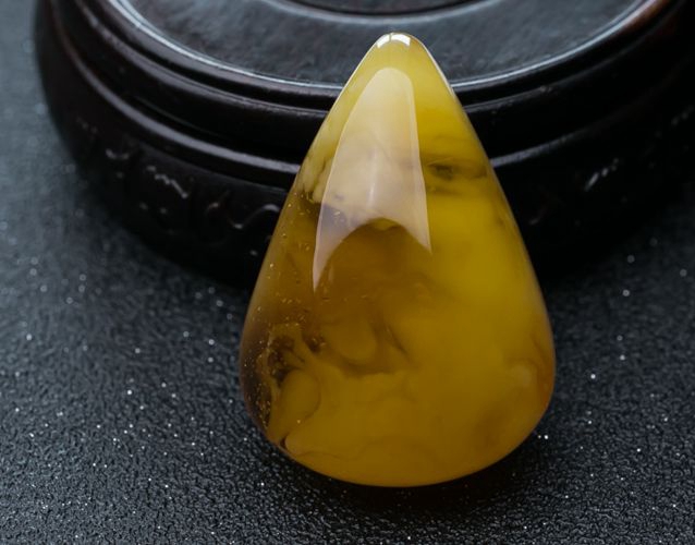 天然蜜蠟云紋透光圖片，如何用云紋鑒別蜜蠟真