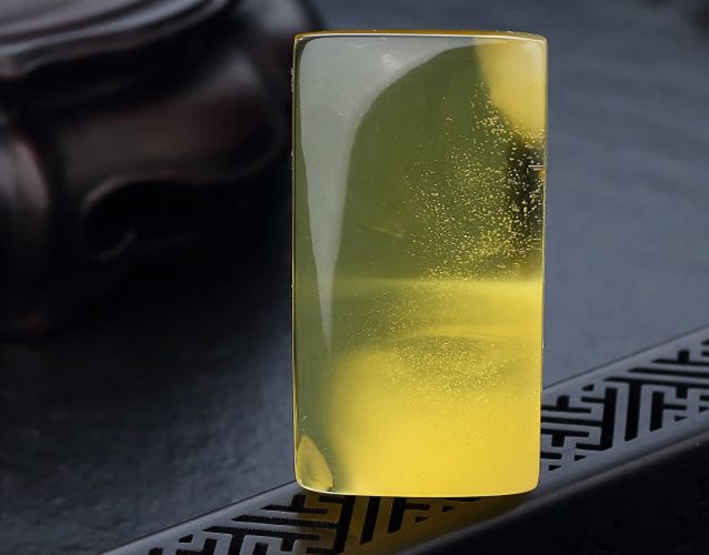 天然蜜蠟云紋透光圖片，如何用云紋鑒別蜜蠟真