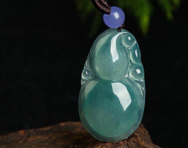 藍水翡翠長什么樣？藍水翡翠怎么是黑的？ -翡翠