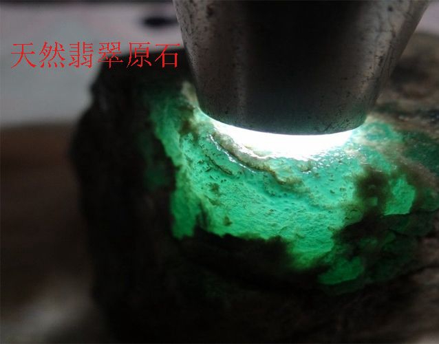 如何鑒定翡翠原石的真假？翡翠原石造假方法有