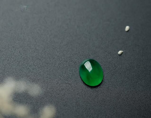戒面翡翠為何昂貴？翡翠戒面有何特殊之處？