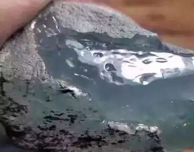如何鑒別玉石原石？翡翠原石鑒別方法 -翡翠