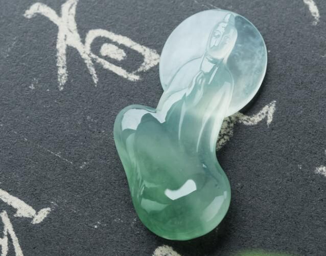 翡翠掛件價格與什么因素有關？為何翡翠a貨才值