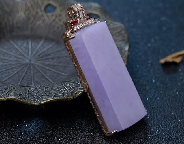 紫色翡翠就是紫羅蘭翡翠嗎？為什么說紅翡綠翠
