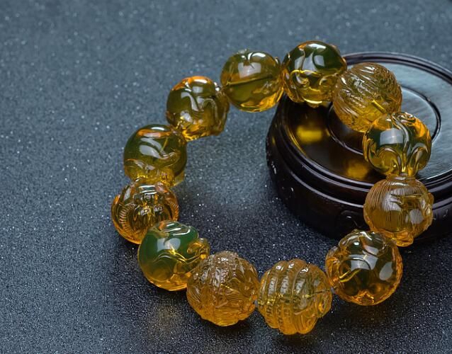 琥珀手串的功效與作用，琥珀的藥用價值 -蜜蠟琥