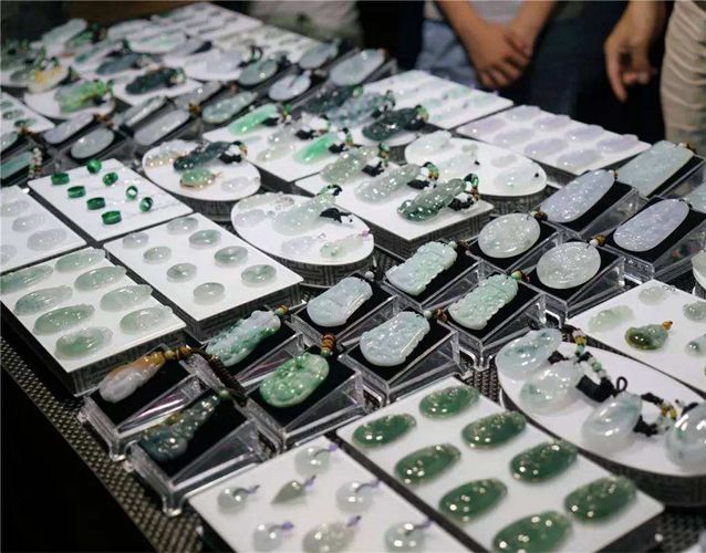 瑞麗翡翠批發市場有何優勢？在瑞麗買翡翠的缺