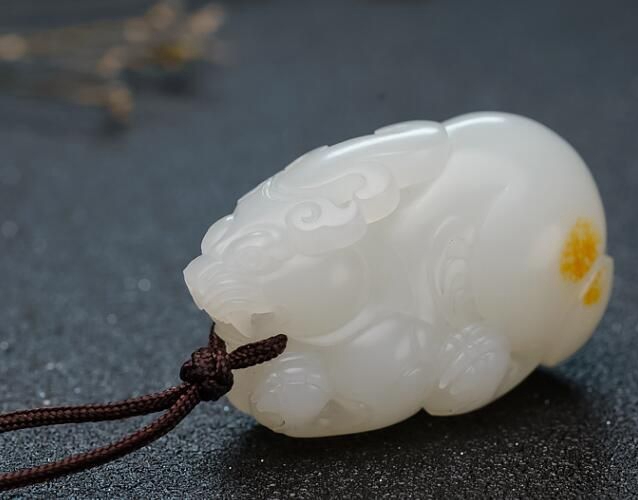 和田羊脂玉價格一路上漲，如今的和田羊脂玉多