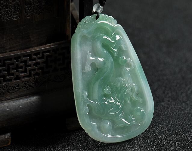 翡翠龍牌的寓意有哪些？翡翠龍牌為何流行？