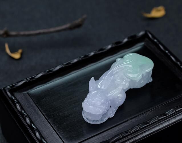 春帶彩翡翠為何受歡迎？什么樣的春帶彩翡翠才