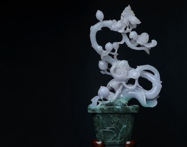 翡翠擺件的收藏價值何在？翡翠擺件里你所不知