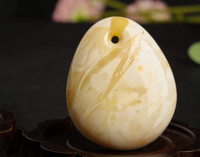 俄料蜜蠟是什么意思？蜜蠟俄料和烏料的區別