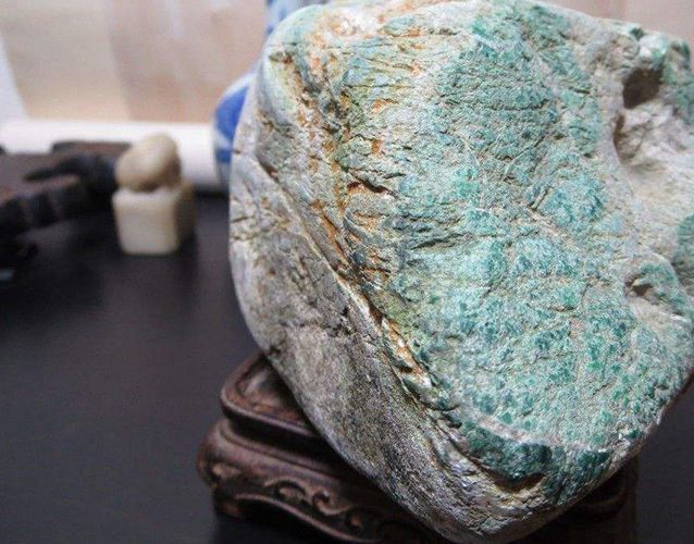 翡翠原石怎么辨別真假？翡翠原石鑒別新手入門