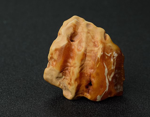 蜜蠟原石-黃金首飾網 蜜蠟原石怎么挑?蜜蠟原石多少錢一克? -蜜蠟琥