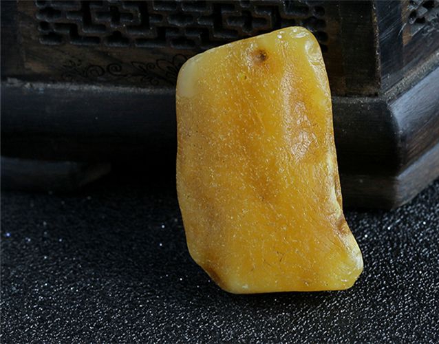 蜜蠟原石-黃金首飾網 蜜蠟原石怎么挑?蜜蠟原石多少錢一克? -蜜蠟琥