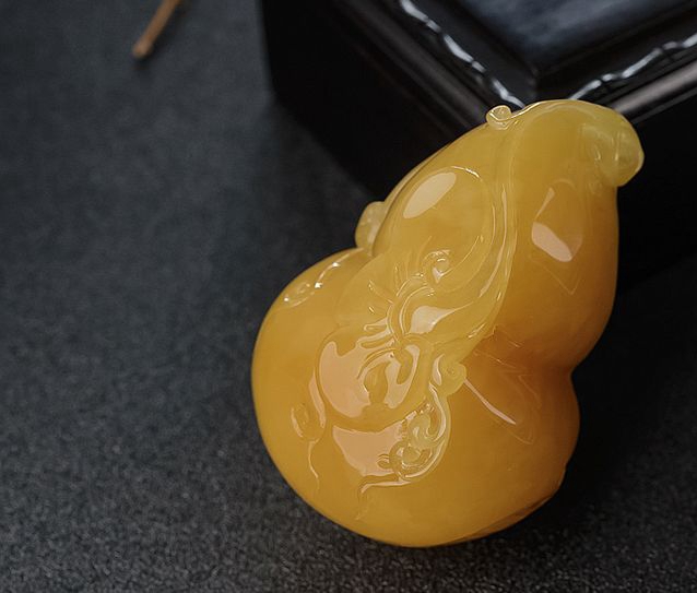 什么樣的蜜蠟最好？蜜蠟多少錢一克？ -蜜蠟琥珀