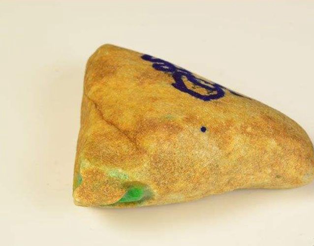 賭石技巧之認識皮殼，翡翠原石皮殼的特征 -翡翠