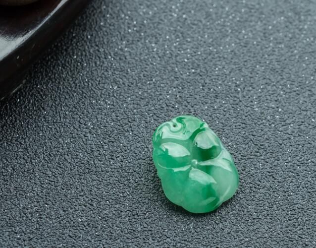 翡翠和和田玉哪個養人-黃金首飾網 翡翠和和田玉哪個養人? -翡翠
