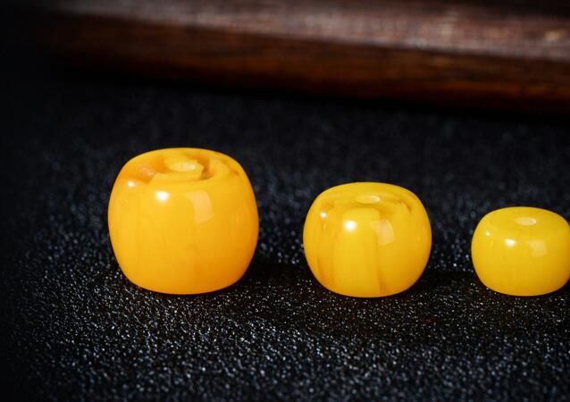 你知道假蜜蠟是用什么做的嗎？ -蜜蠟琥珀