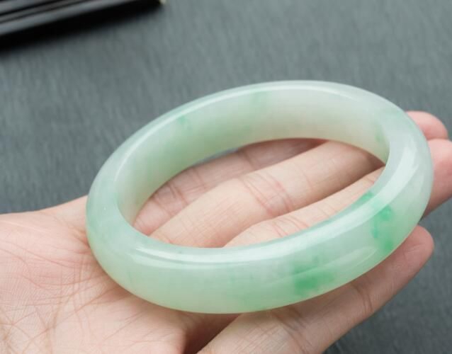 a貨翡翠手鐲多少錢？翡翠手鐲a貨價格行情 -翡翠