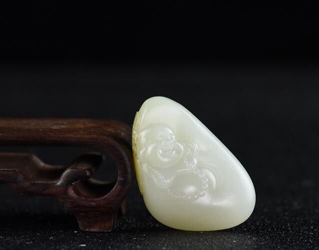 玉和翡翠哪個好？翡翠貴還是玉石貴？ -翡翠