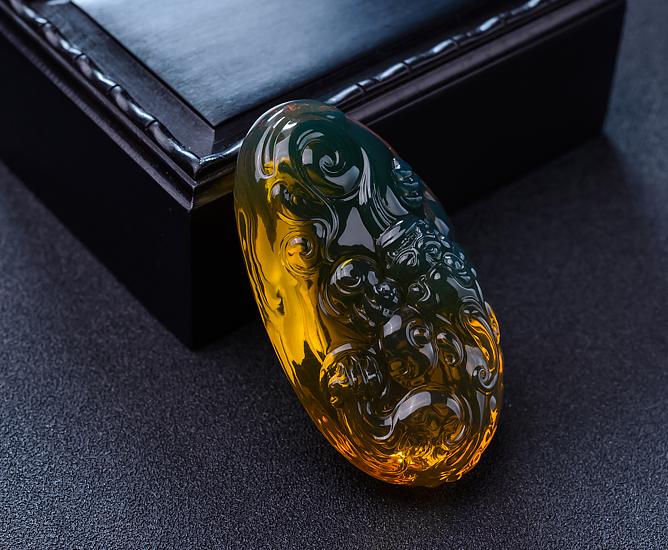 琥珀的鑒別-黃金首飾網 從零入門:琥珀究竟如何鑒別?老手與你分享琥