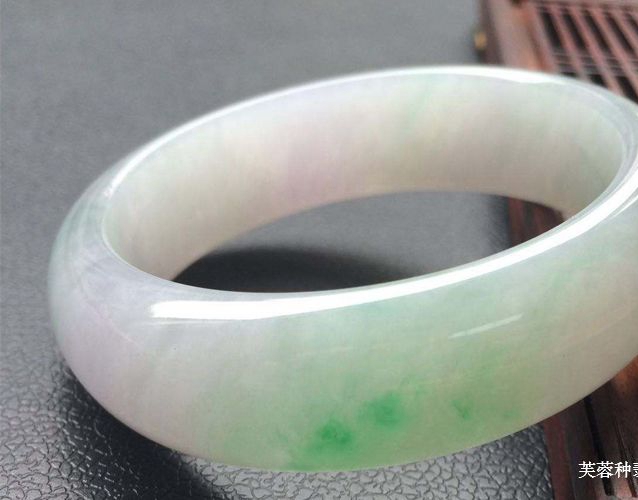 翡翠的種類鑒別特征，常見的翡翠種類有哪些？