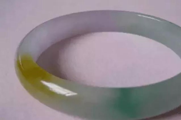 翡翠鑒別最簡單方法，怎么辨別翡翠的真假？