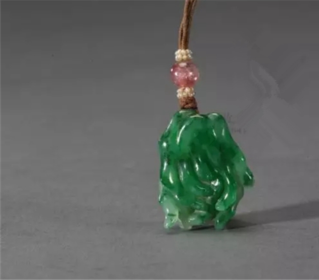 老翡翠價值遠遠高過普通翡翠，這是因為... -翡翠